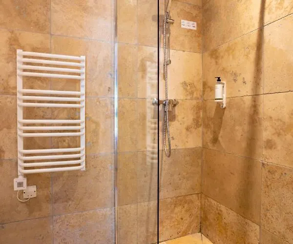 Almanarre - Eco-responsable Face à La Hotel 2*