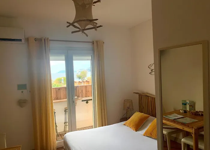 Almanarre - Eco-responsable Face à La Hyères