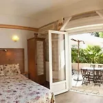Almanarre - Eco-responsable Face à La Hotel Hyères
