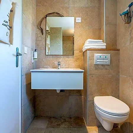 Almanarre - Eco-responsable Face A La 2*